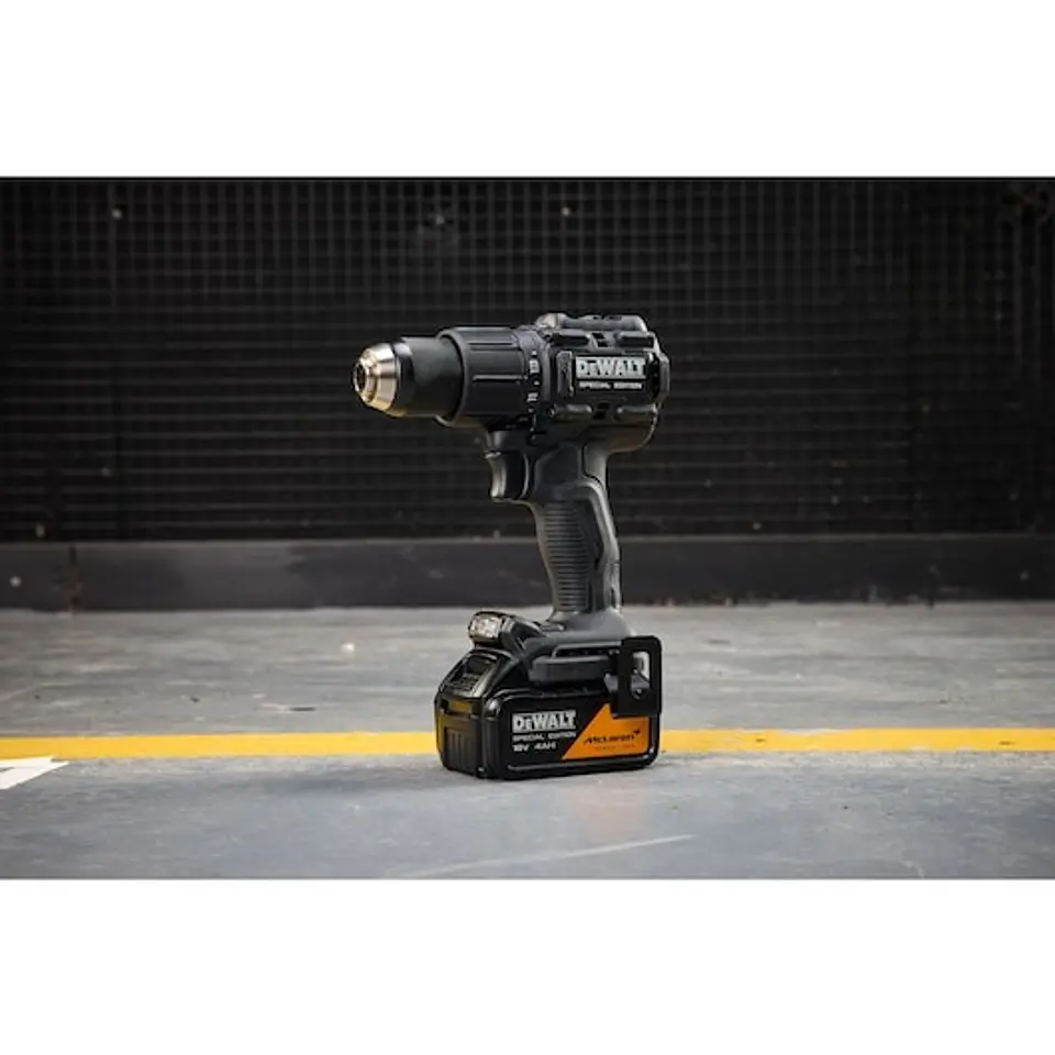 Berbequim Aparafusador Percussão McLaren sem escovas XR 18V 13mm 90Nm com 2 baterias Li-Ion 4Ah e mala TSTAK DEWALT  2