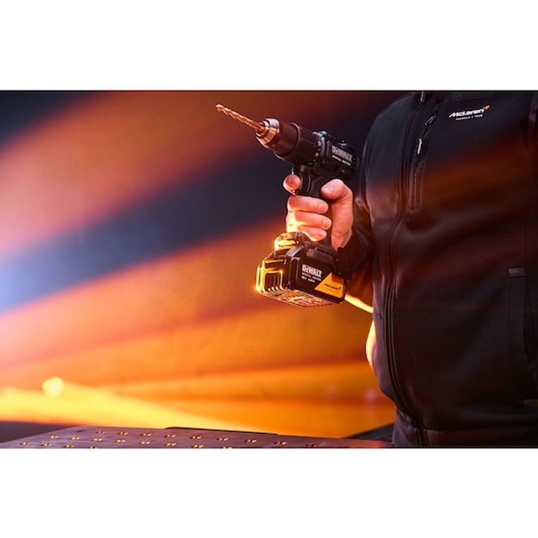 Berbequim Aparafusador Percussão McLaren sem escovas XR 18V 13mm 90Nm com 2 baterias Li-Ion 4Ah e mala TSTAK DEWALT  18