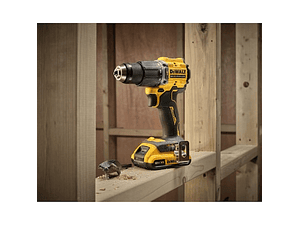 Berbequim Aparafusador Percussão sem escovas XR 18V 13mm 74Nm Li-Ion 2Ah com mala TSTAK DEWALT 