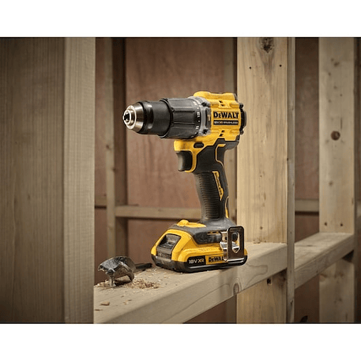 Berbequim Aparafusador Percussão sem escovas XR 18V 13mm 74Nm Li-Ion 2Ah com mala TSTAK DEWALT  2