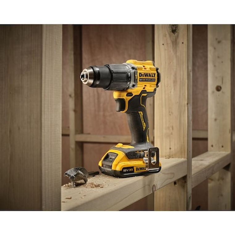 Berbequim Aparafusador Percussão sem escovas XR 18V 13mm 74Nm Li-Ion 2Ah com mala TSTAK DEWALT  2