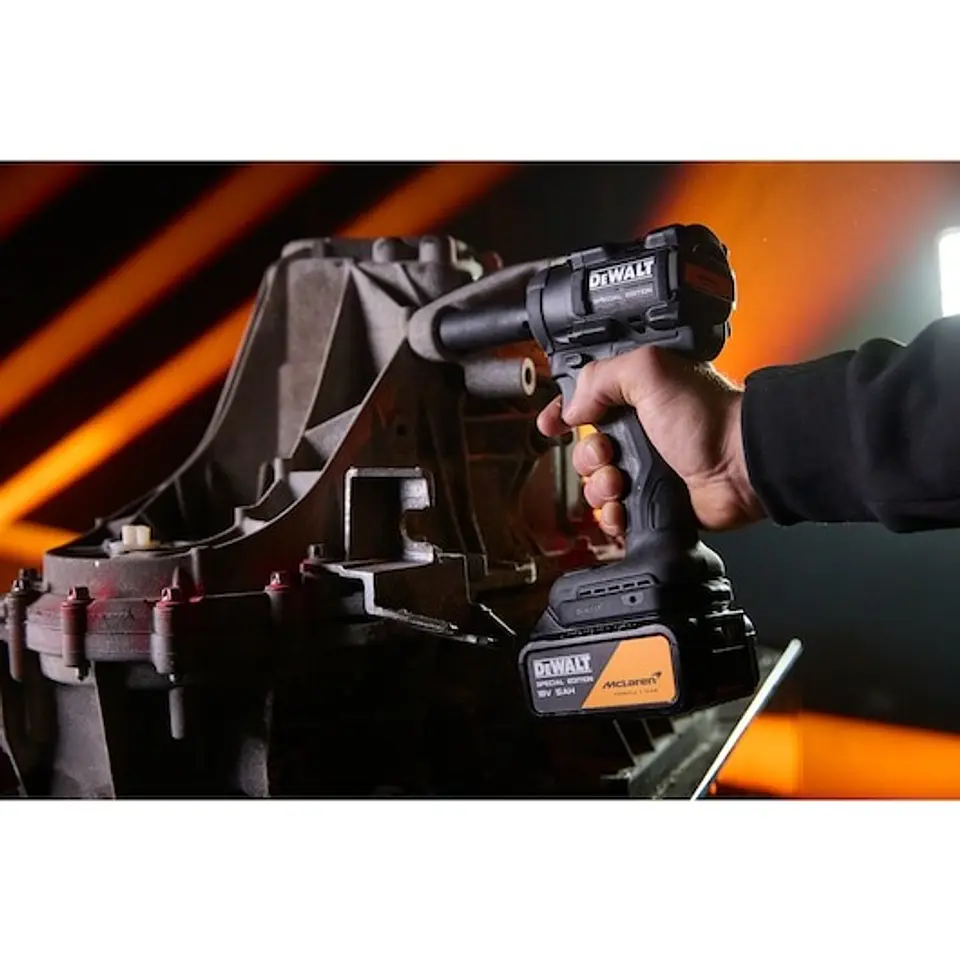 KIT McLaren XR 18V = Aparafusador de Impacto + Chave de Impacto 1/2'' 406Nm + 2 baterias Li-Ion 5Ah + mala TSTAK DEWALT  7