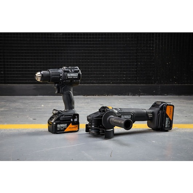 KIT McLaren XR 18V = Berbequim Percussão + Rebarbadora 125mm + 2 baterias Li-Ion 5Ah + mala TSTAK DEWALT  6