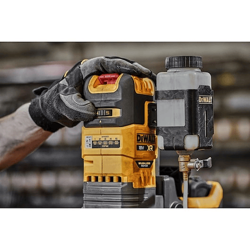 Berbequim magnético sem escovas XR 18V sem carregador/bateria DEWALT  8