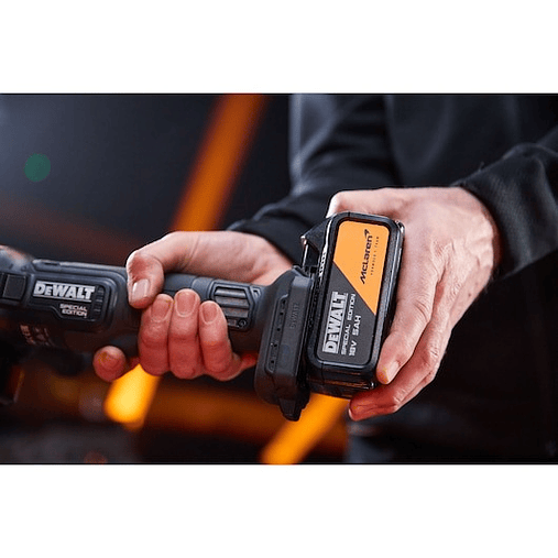 Rebarbadora Acabamentos McLaren sem escovas XR 18V 125mm com 2 baterias Li-Ion 5Ah com Travão, Embraiagem, Arranque suave, Bloqueio e re-arranque e mala TSTAK DEWALT  3