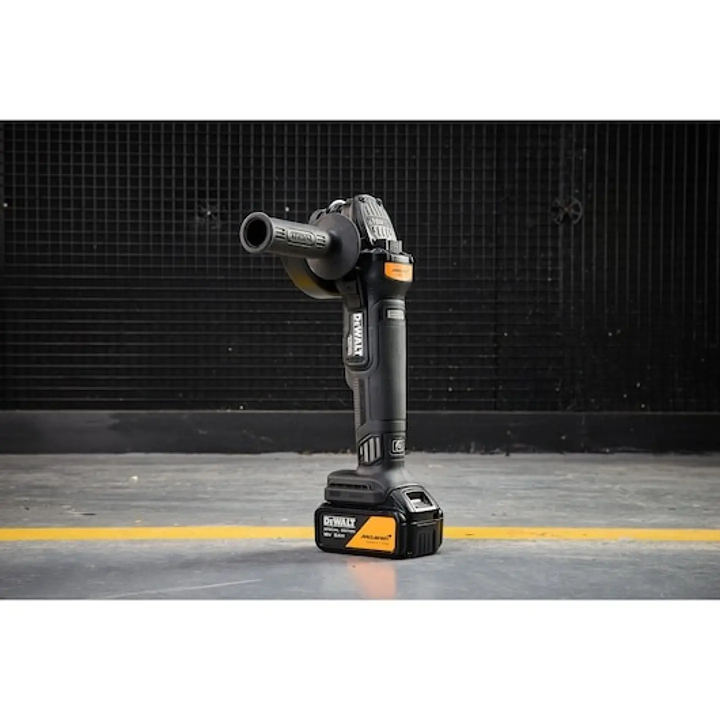 Rebarbadora Acabamentos McLaren sem escovas XR 18V 125mm com 2 baterias Li-Ion 5Ah com Travão, Embraiagem, Arranque suave, Bloqueio e re-arranque e mala TSTAK DEWALT  6