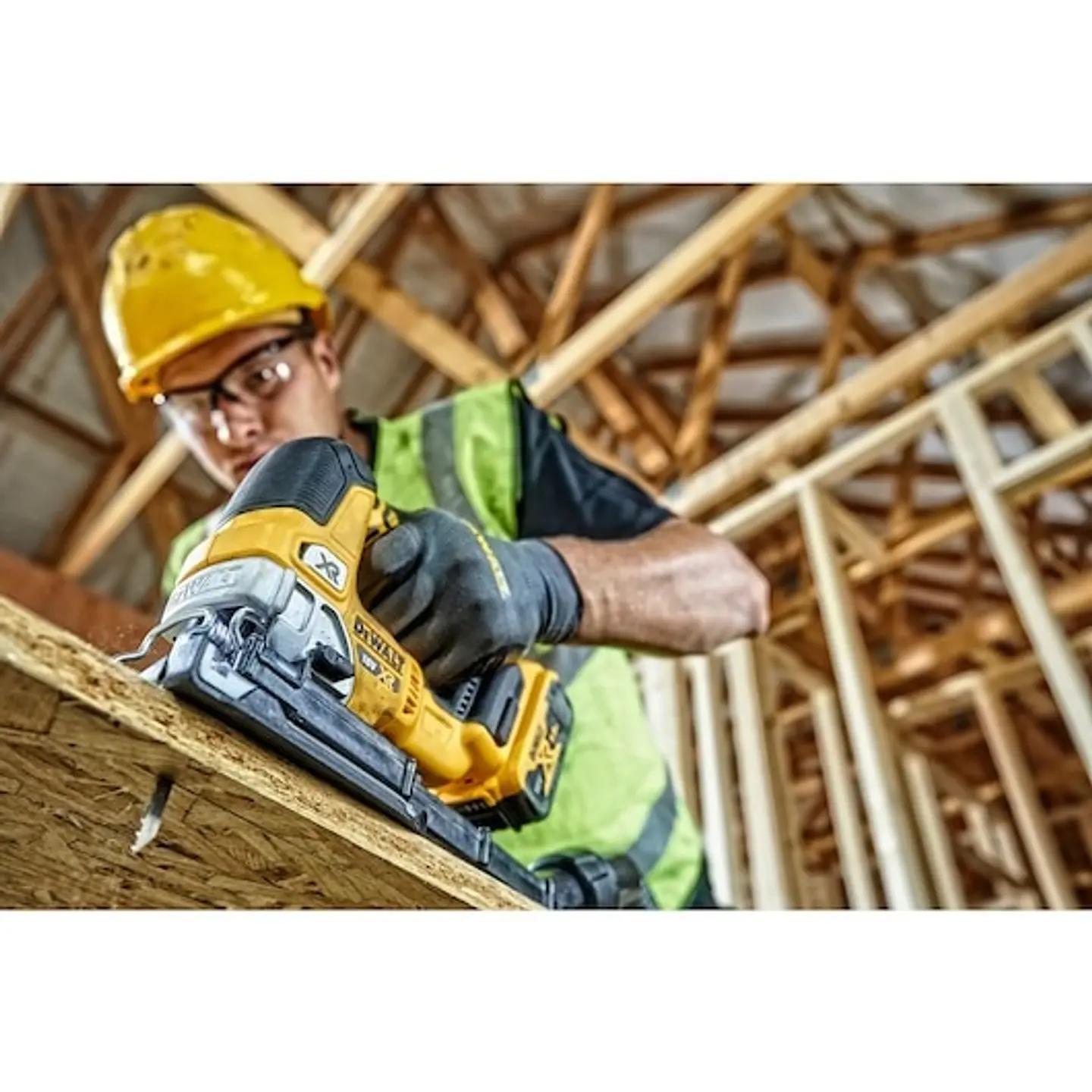 Serra de recortes sem escovas XR 18V Li-Ion 5,0Ah DEWALT  17