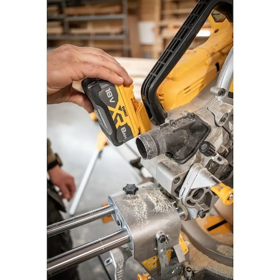 Serra de Esquadria Telescópica XR 18V Ø305mm Luz XPS sem carregador/bateria DEWALT  16