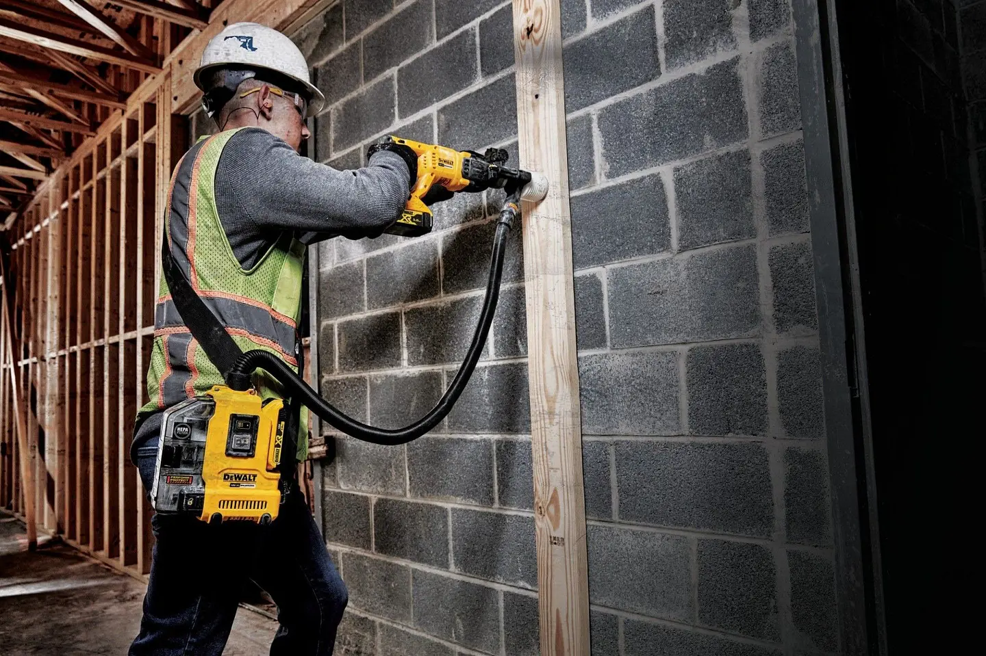 Aspirador de Sólidos XR 18V sem carregador/ bateria DEWALT  2