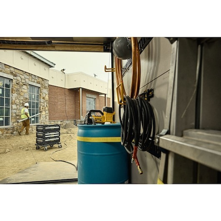 Bomba de Fluido XR 18V sem bateria/carregador DEWALT  7