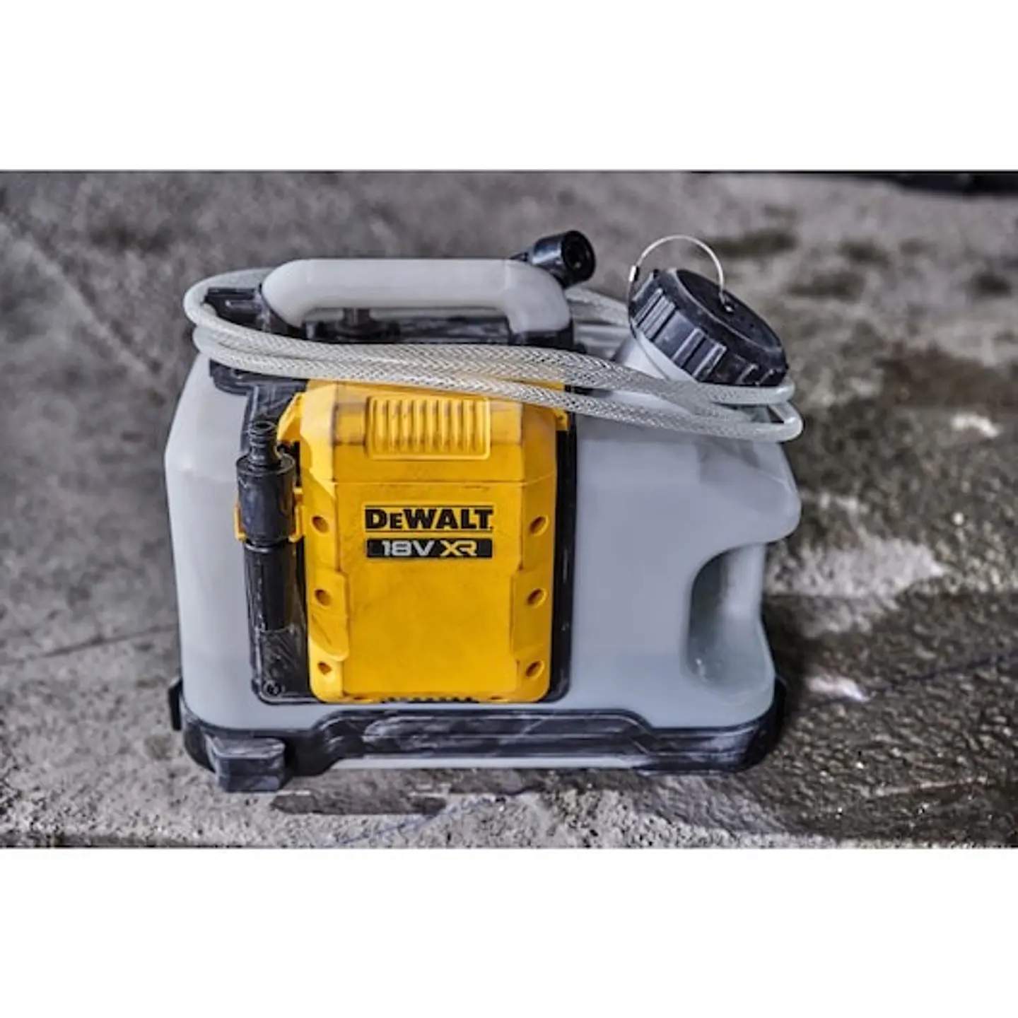 Bomba de água XR 18V sem carregador/bateria DEWALT  4