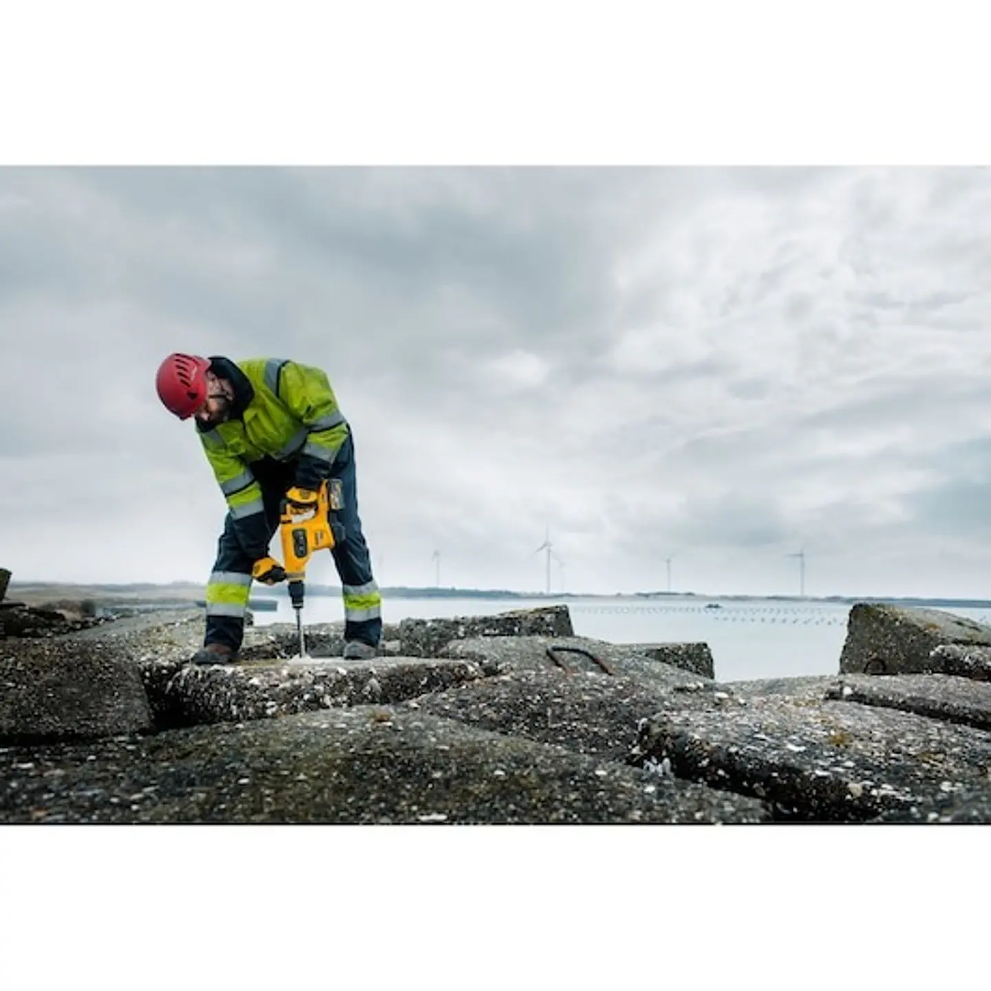 Martelo PERFURADOR SDS-Max Eletropneumático sem escovas XR FLEXVOLT 54V  5kg 6,1J 3 Modos sem carregador/bateria com mala DEWALT  3