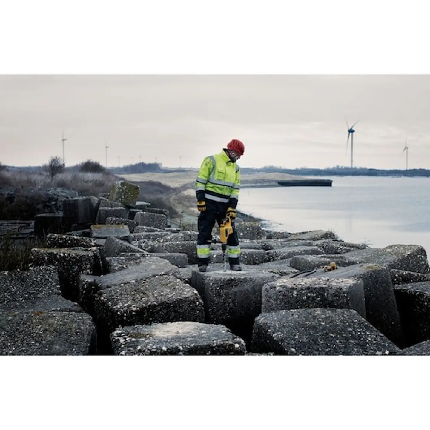 Martelo PERFURADOR SDS-Max Eletropneumático sem escovas XR FLEXVOLT 54V  5kg 6,1J 3 Modos sem carregador/bateria com mala DEWALT  5