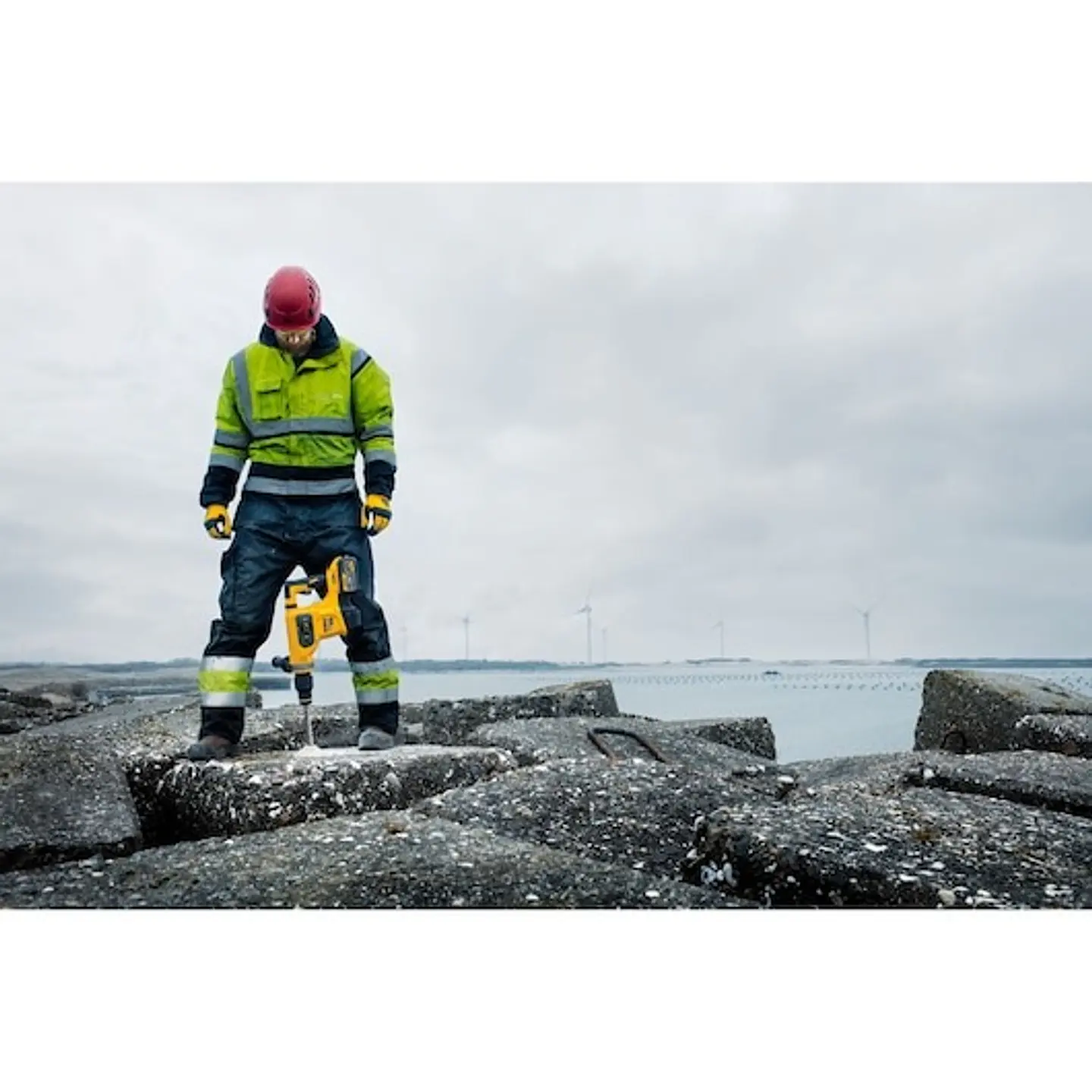 Martelo PERFURADOR SDS-Max Eletropneumático sem escovas XR FLEXVOLT 54V  5kg 6,1J 3 Modos sem carregador/bateria com mala DEWALT  6