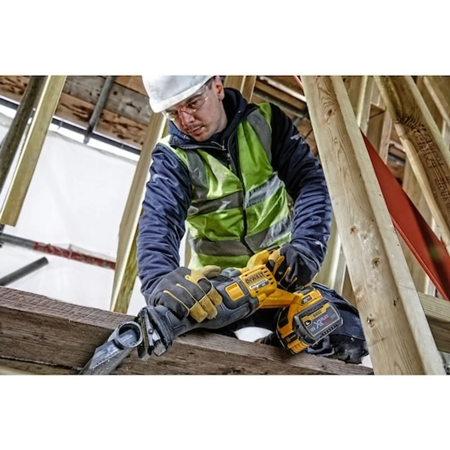 Serra Sabre sem escovas XR FLEXVOLT 54V com mala DEWALT  5