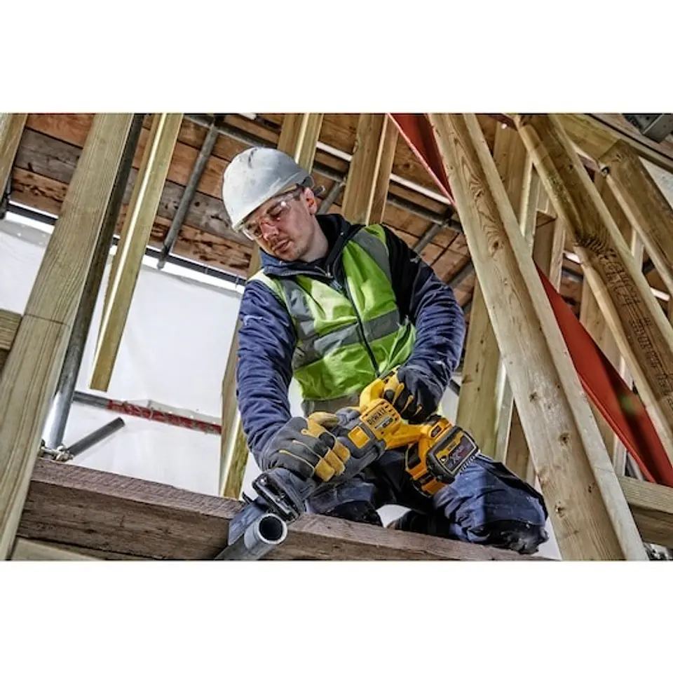 Serra Sabre sem escovas XR FLEXVOLT 54V com mala DEWALT  10