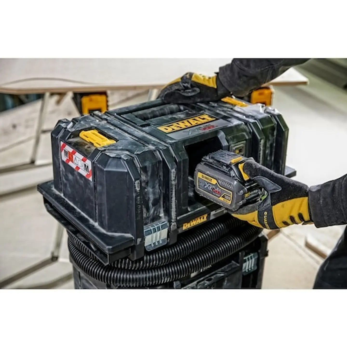 Aspirador sólidos e líquidos XR FLEXVOLT 54V Classe M DEWALT 43