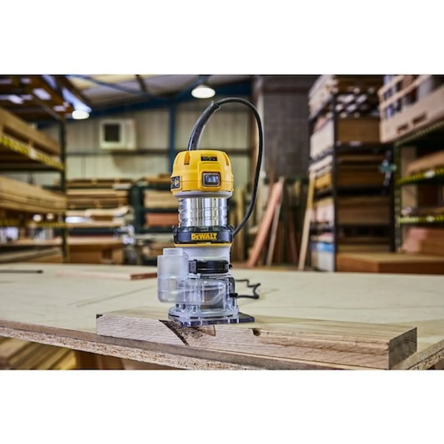 Tupia 900W (6-8mm) - Eletrónica DEWALT  6