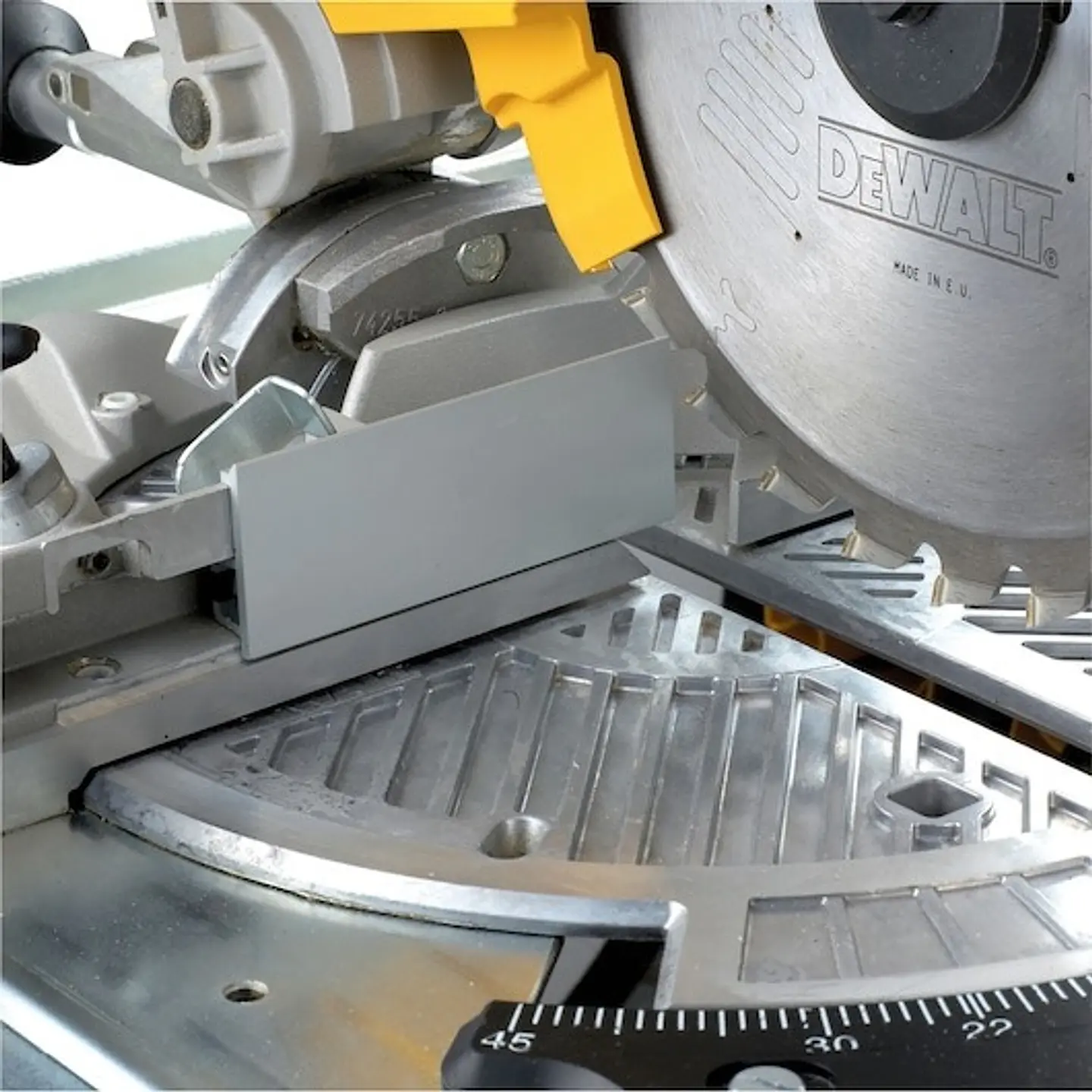 Serra Combinada 2.000W - Ø250 mm - 2.850 rpm DEWALT  12