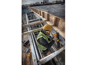 Pregadora de Estruturas de 33º para pregos de 2,5-3,3mm diâmetro e 50-90mm comprimento DEWALT 