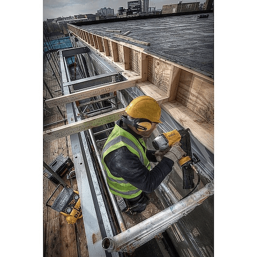 Pregadora de Estruturas de 33º para pregos de 2,5-3,3mm diâmetro e 50-90mm comprimento DEWALT  3