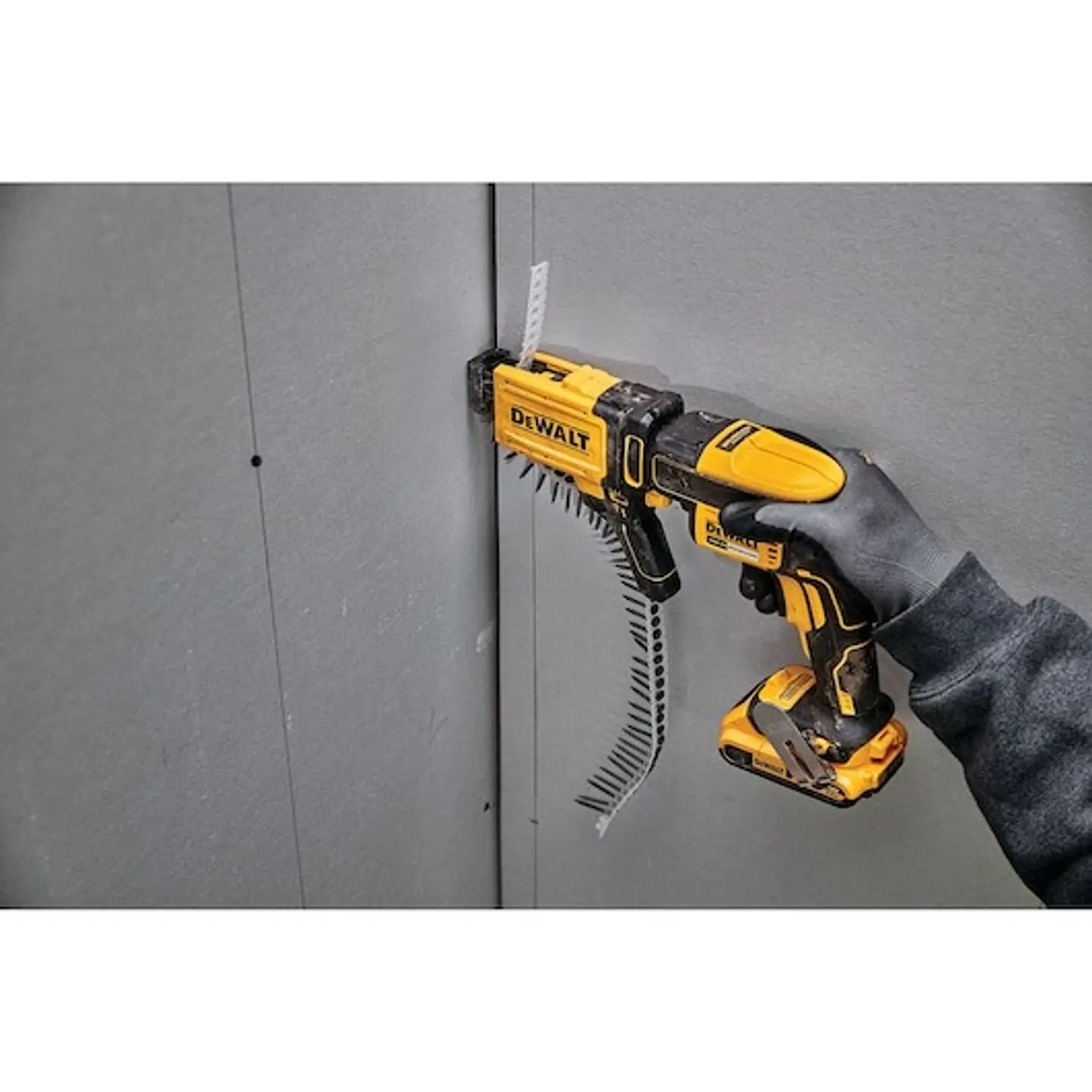 Alimentador automático parafusos pladur DCF6202 DEWALT 2