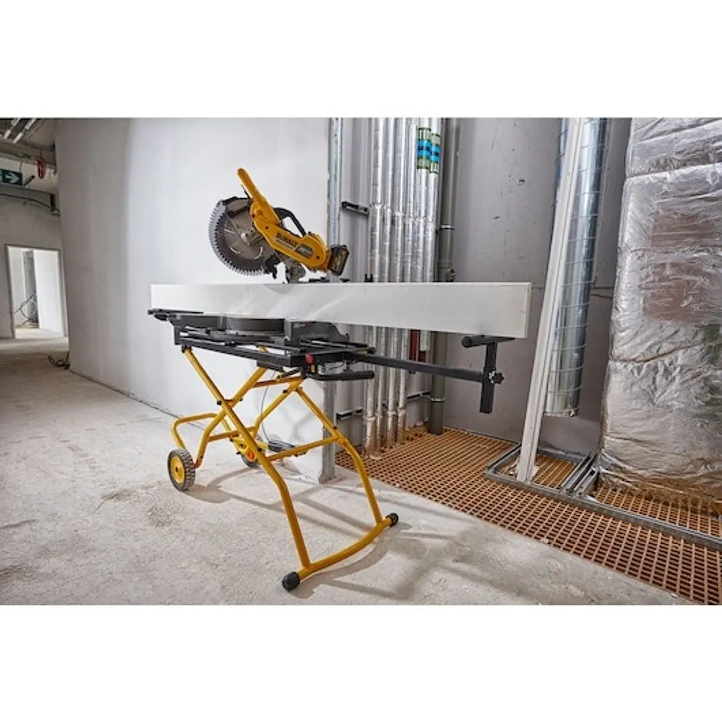 Banco de trabalho com rodas para Serra de Esquadria DEWALT  7