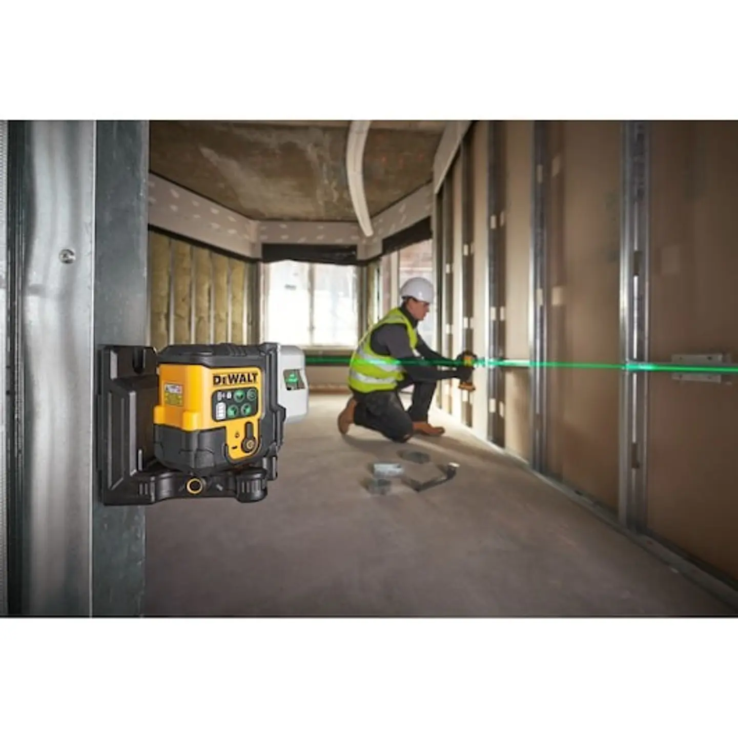 Nível Laser autonivelante USB-C VERDE de 3 linhas 180° DEWALT  3