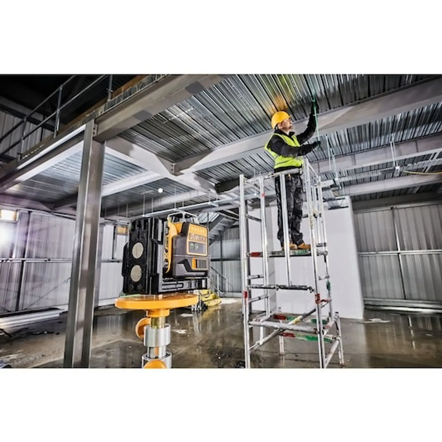 Nível Laser autonivelante VERDE de 2 linhas 360° XR 12V com 1 bateria Li-Ion 2Ah DEWALT  3