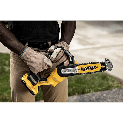 Serra de podar sem escovas XR 18V com uma bateria Li-Ion 5Ah DEWALT  20