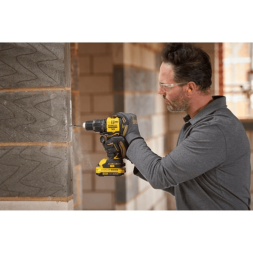 Berbequim com Percussão BRUSHLESS V20 Li-Ion 18V 60Nm. Inclui 2 baterias Li-Ion 2Ah, carregador 1.25A e mala Pro-Stack STANLEY 8