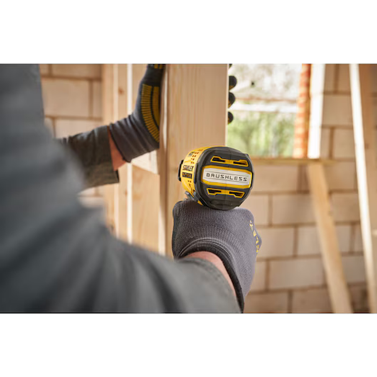 Aparafusador de Impacto BRUSHLESS V20 Li-Ion 18V 170Nm. Inclui 1 bateria de Li-Ion 2Ah, carregador de 1,25A e mala Pro-Stack STANLEY  3