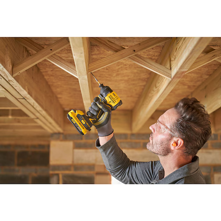 Aparafusador de Impacto BRUSHLESS V20 Li-Ion 18V 170Nm. Inclui 1 bateria de Li-Ion 2Ah, carregador de 1,25A e mala Pro-Stack STANLEY  4