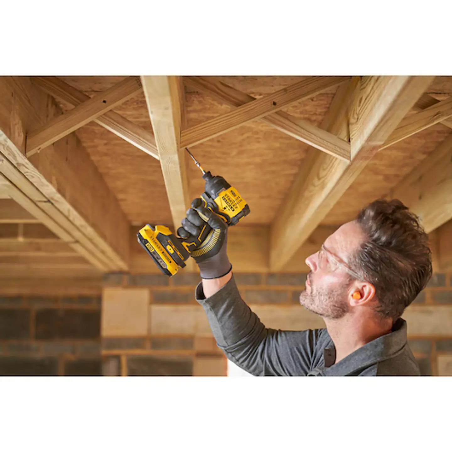 Aparafusador de Impacto BRUSHLESS V20 Li-Ion 18V 170Nm. Sem carregador/bateria STANLEY  7