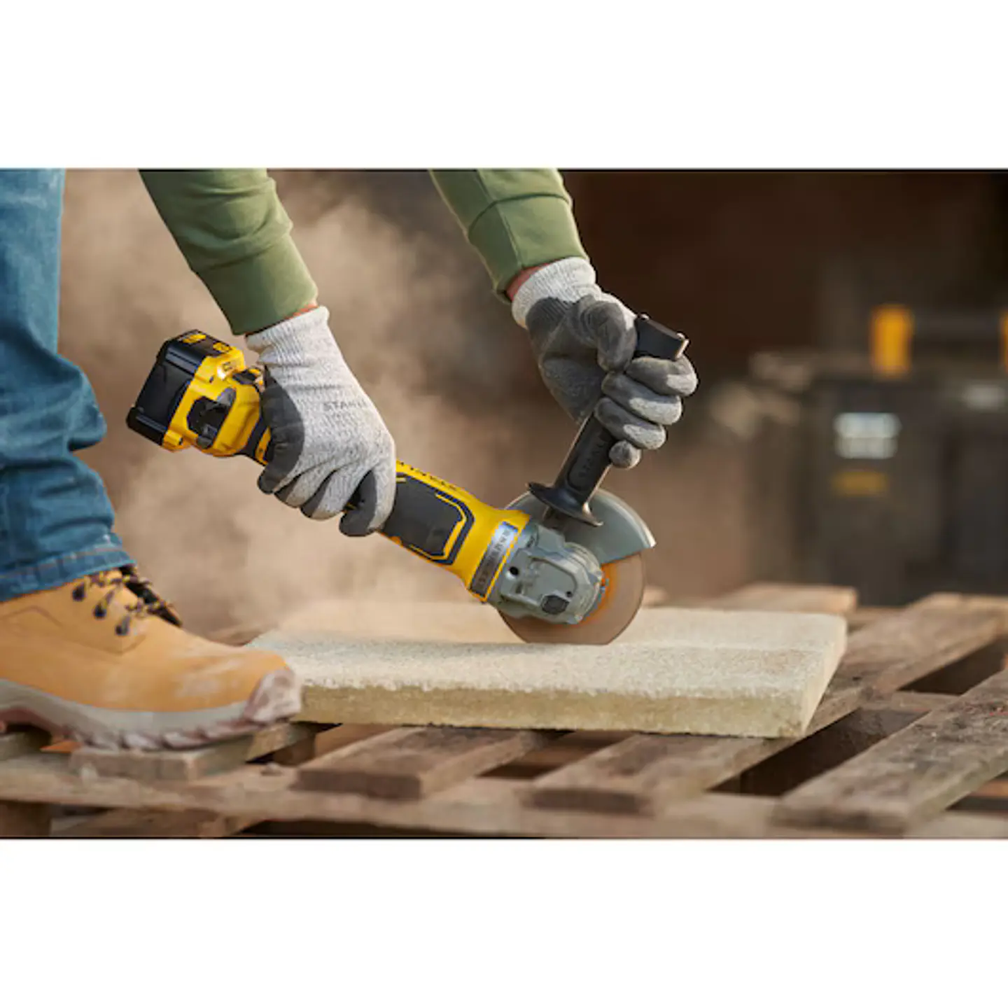 REBARBADORA BRUSHLESS V20 LITHIUM-ION 125 mm 18V COM 2 BATERIAS 4AH, CARREGADOR 2A E MALA FATMAX® STANLEY®  4