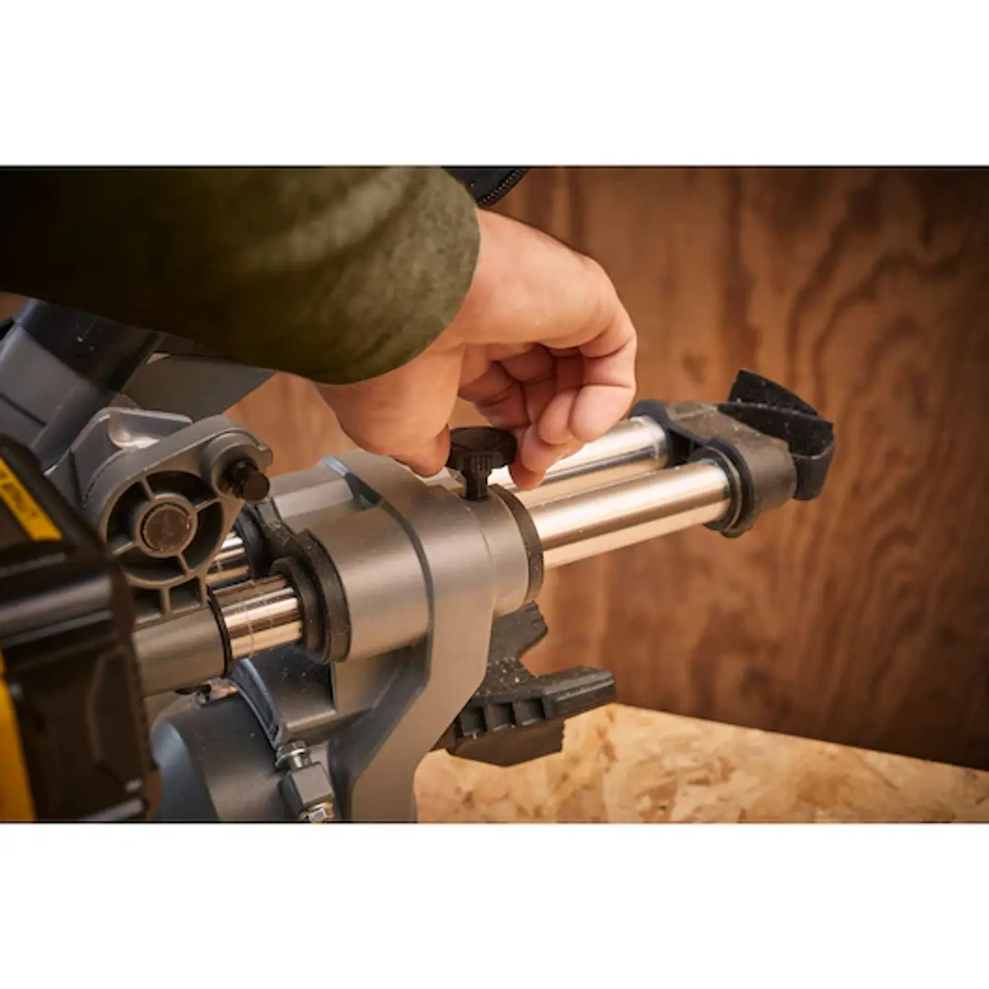 SERRA DE ESQUADRIA V20 LI-ION 18V Ø190 mm COM 1 BATERIA 4AH E CARREGADOR STANLEY  8