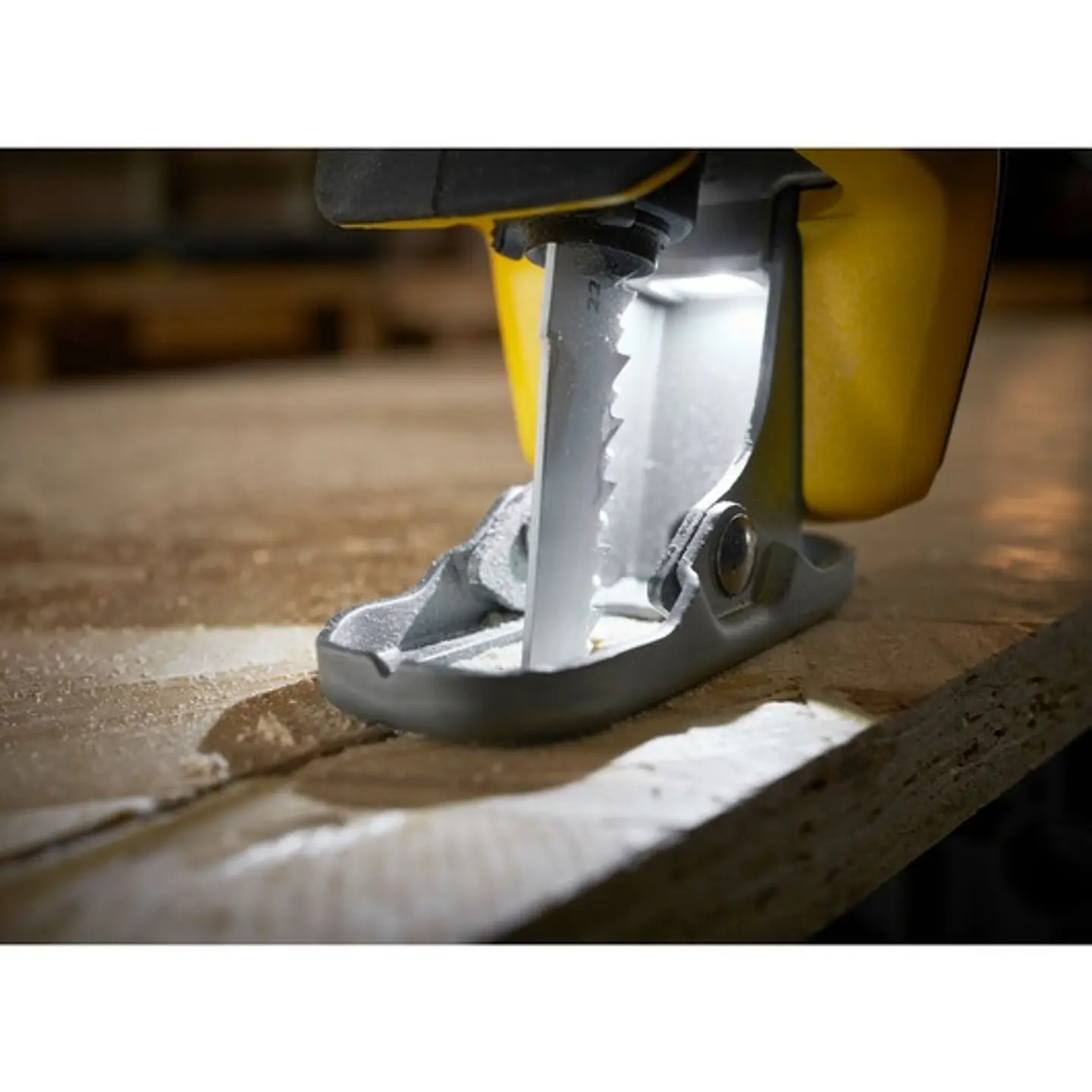 Serra Sabre BRUSHLESS V20 Li-Ion 18V com bateria, carregador e mala ProStack STANLEY  4