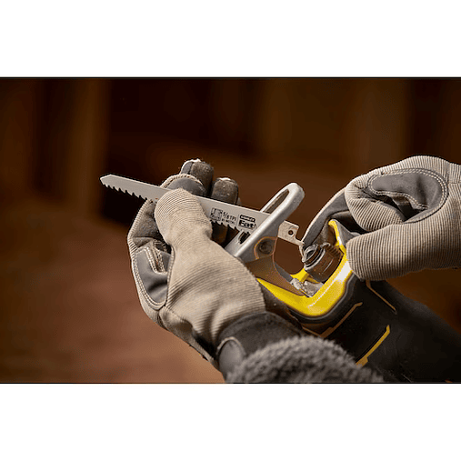 SERRA SABRE BRUSHLESS V20 LITHIUM-ION 18V SEM CARREGADOR/BATERIA STANLEY  2