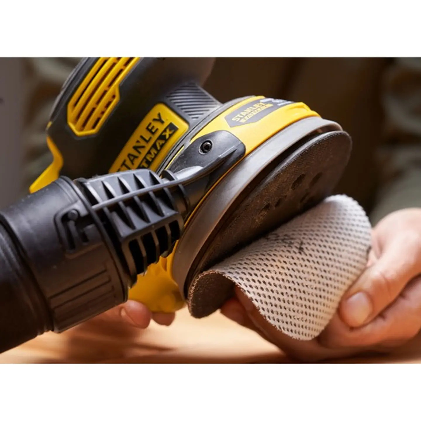 LIXADORA ROTORBITAL V20 LITHIUM-ION 18V Ø125 mm COM 1 BATERIA 2AH, CARREGADOR 2A E SACO DE TRANSPORTE STANLEY 8