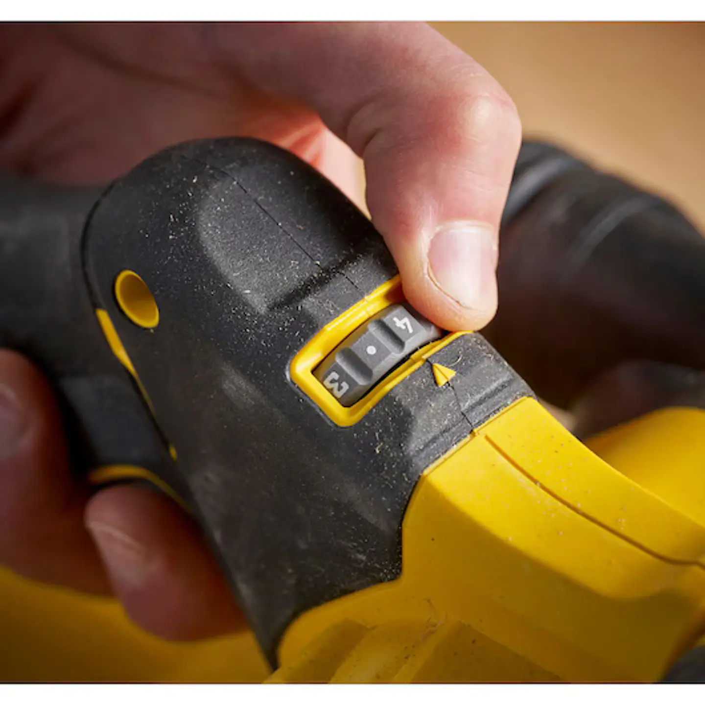 Lixadora de Rolos BRUSHLESS V20 Li-Ion 18V STANLEY  4