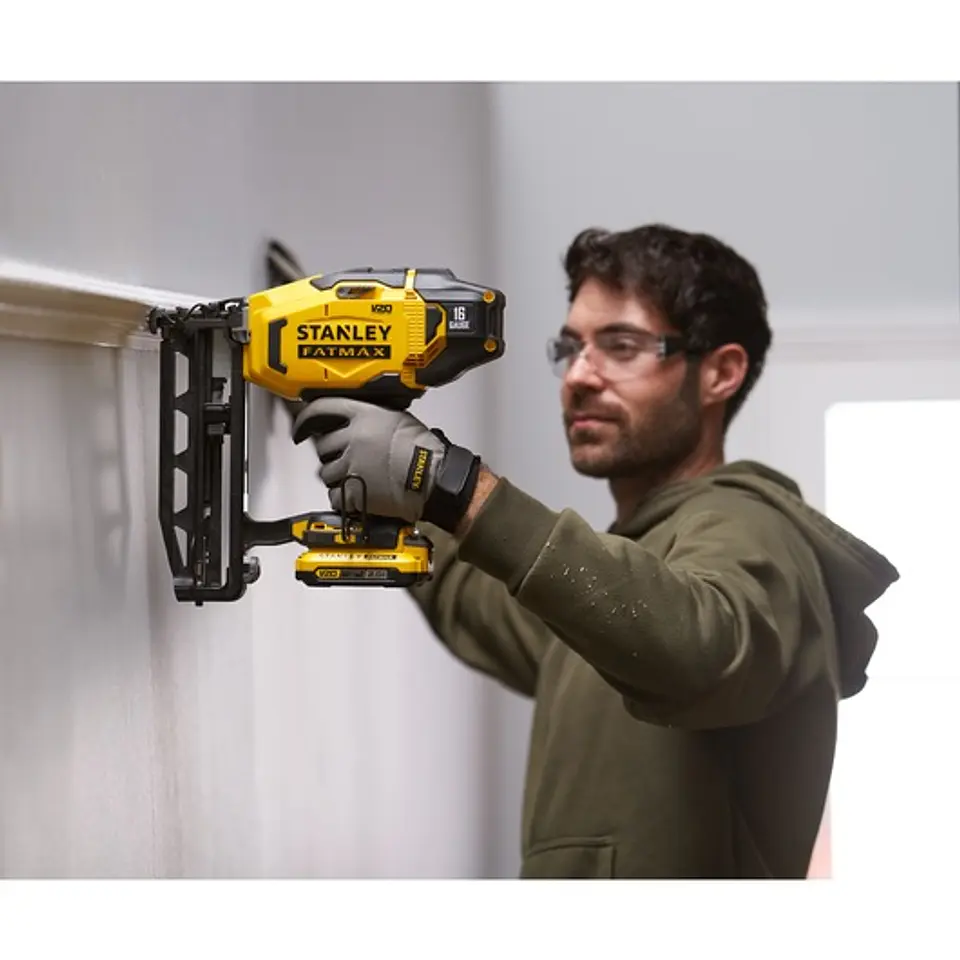 PREGADORA DE ACABAMENTOS V20 LI-ION 18V 16GA COM 2 BATERIAS 2AH, CARREGADOR 2A E MALA STANLEY  3