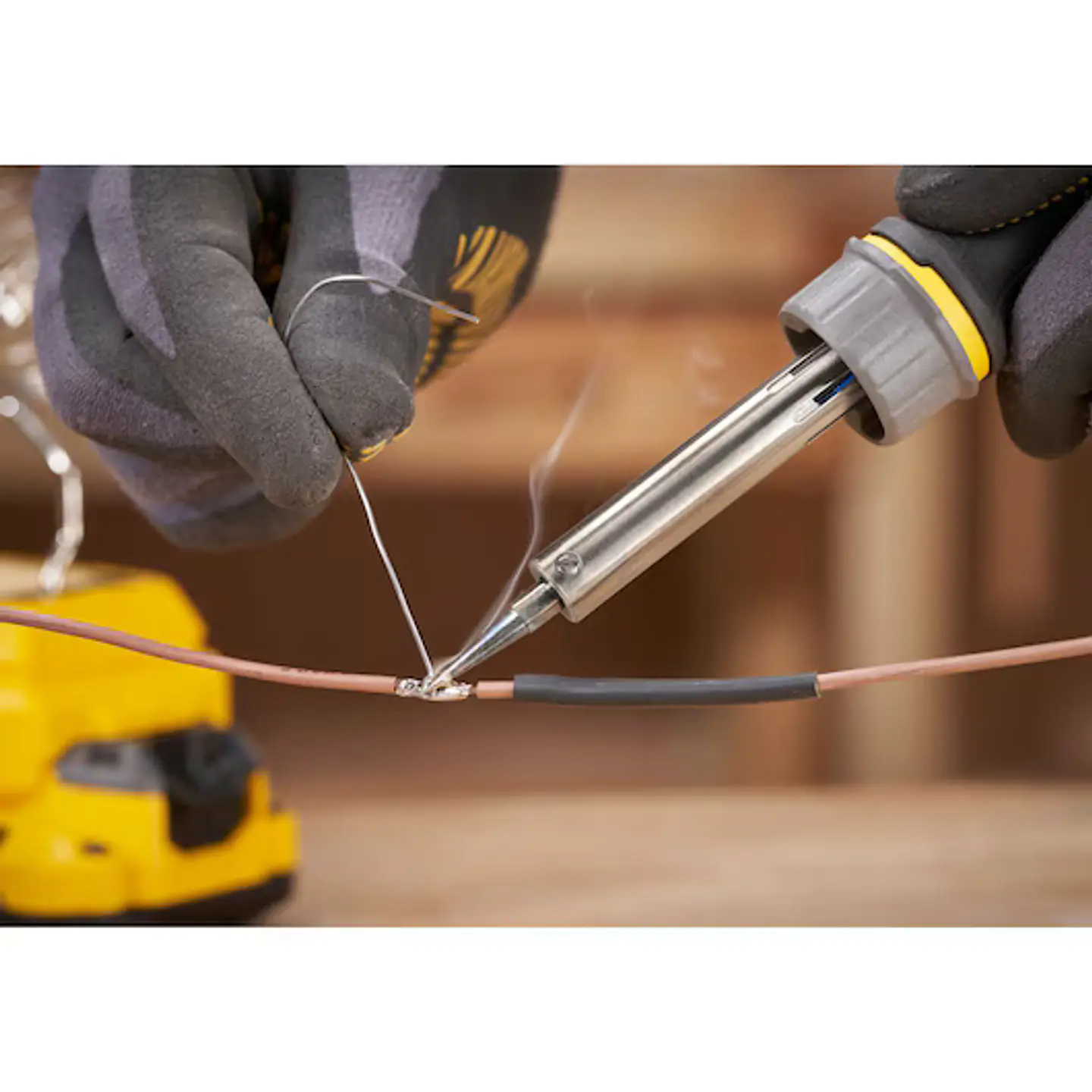 Soldador V20 Li-Ion 18V SEM BATERIA/CARREGADOR STANLEY  9