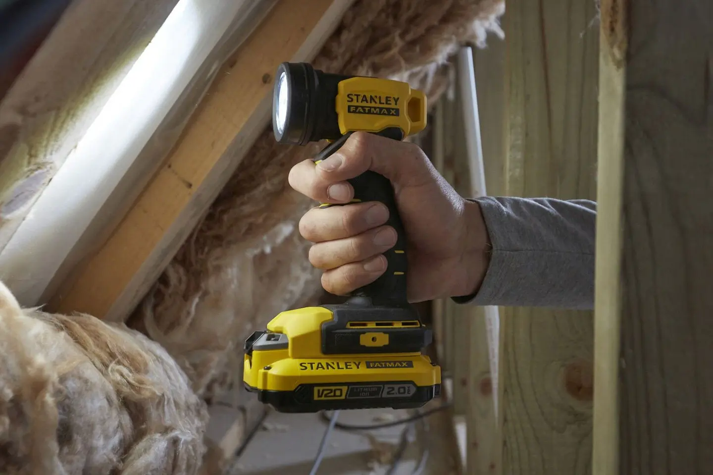 Lanterna LED V20 18V sem bateria/carregador STANLEY  3