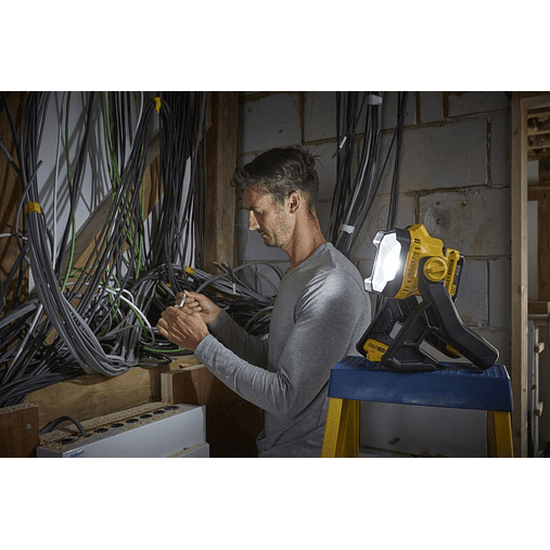 Lanterna LED V20 18V sem bateria/carregador STANLEY  5