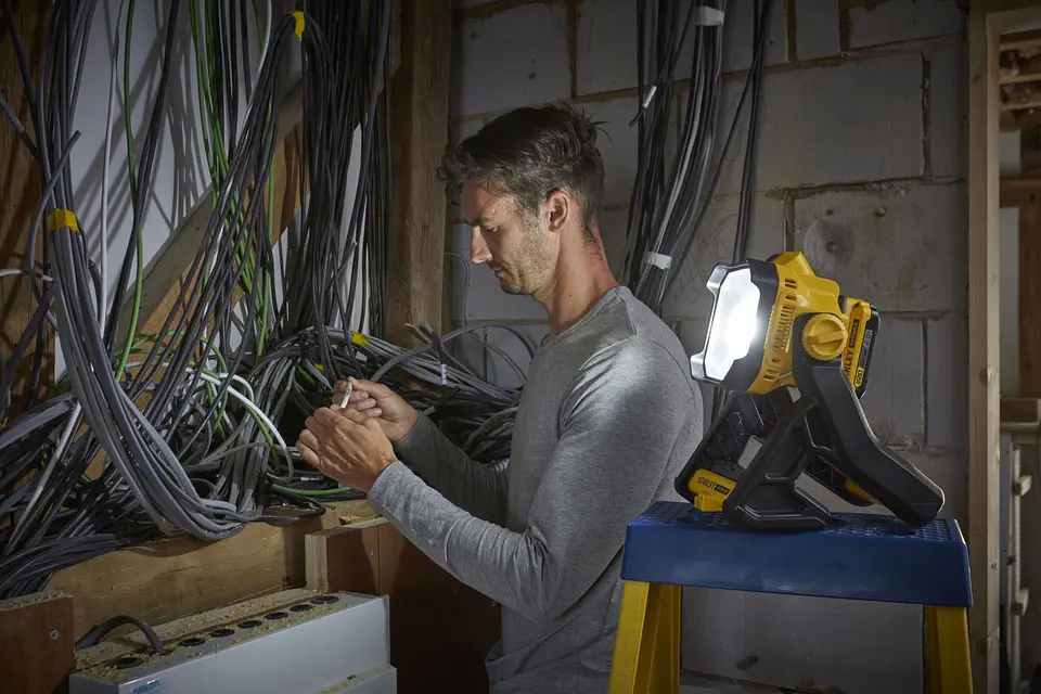 Lanterna LED V20 18V sem bateria/carregador STANLEY  5