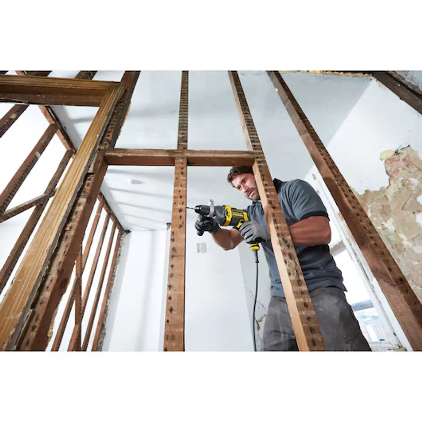 Berbequim com Percussão 850W 2 Velocidades STANLEY  3