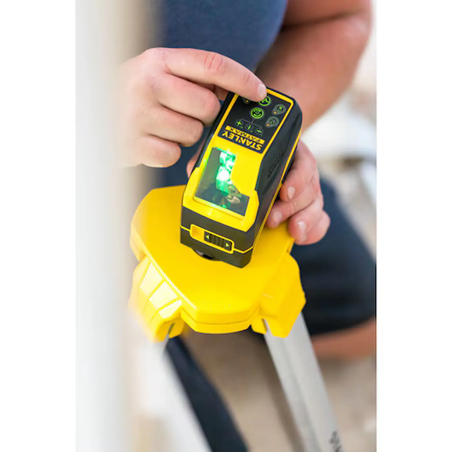 Nível laser de linhas verdes em cruz Pilhas alcalinas FATMAX® STANLEY®  9