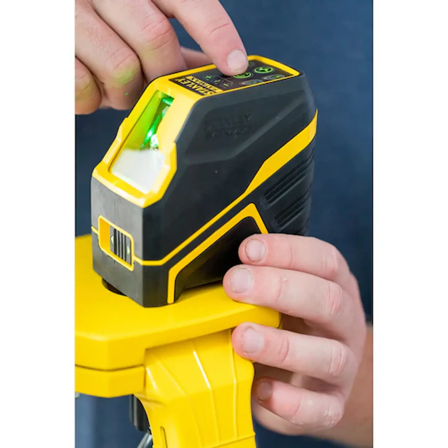 Nível laser de linhas verdes em cruz Pilhas alcalinas FATMAX® STANLEY®  10