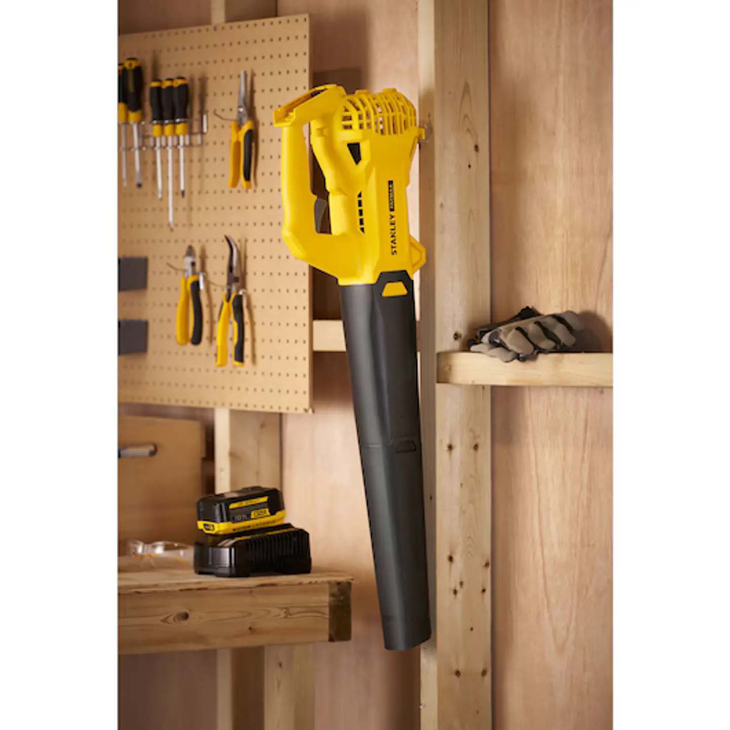 Soprador para superfícies duras V20 Li-Ion 18V com uma bateria de 4Ah STANLEY  7