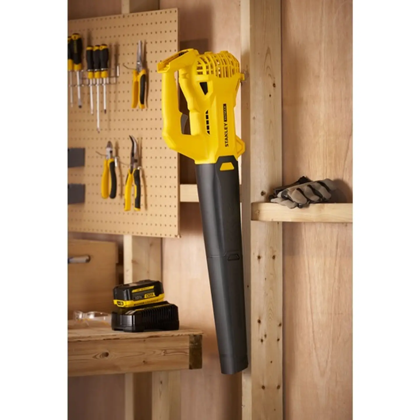 Soprador para superfícies duras V20 Li-Ion 18V sem bateria e carregador STANLEY  8